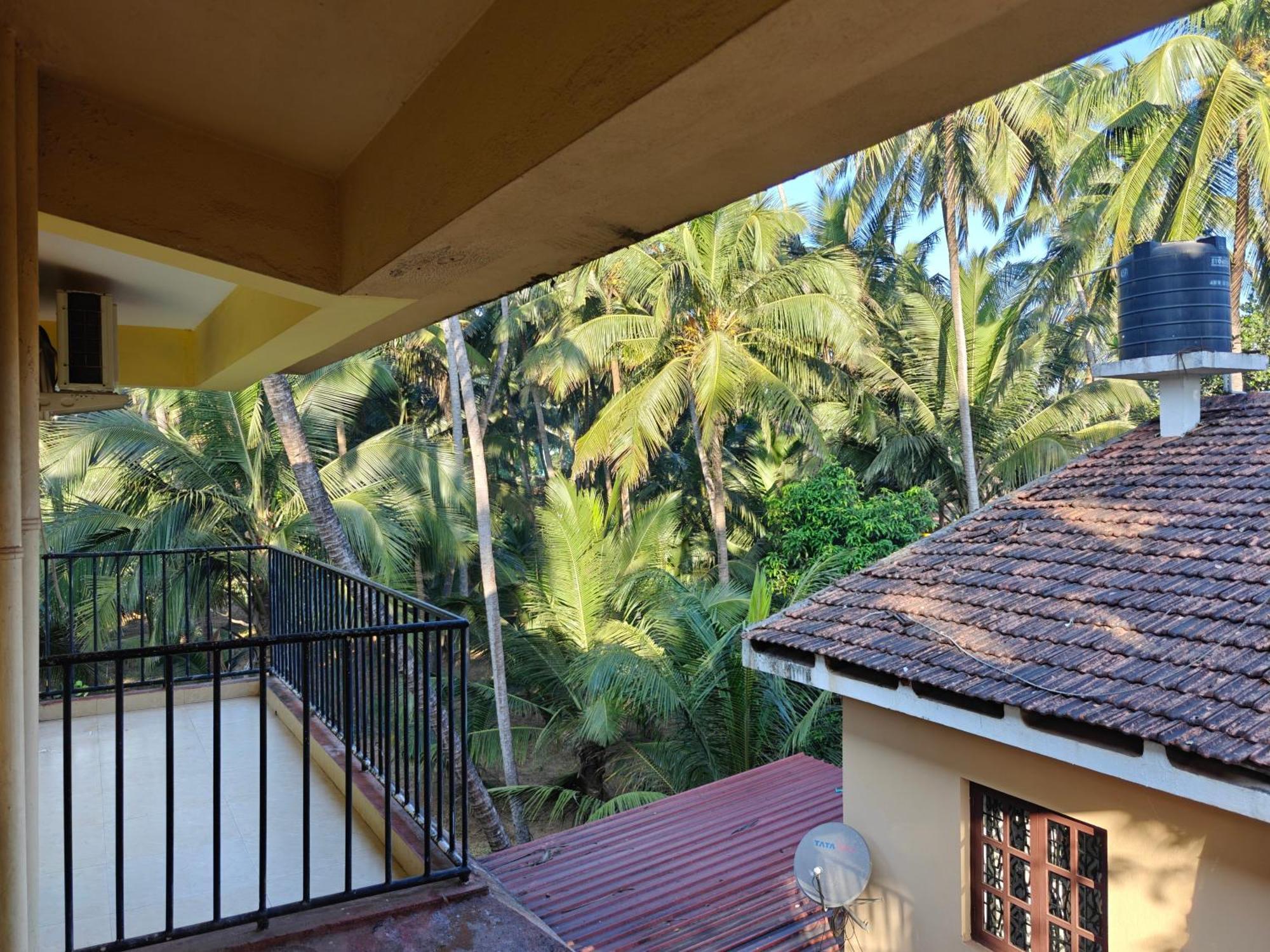 Ocean Walk Apartments 2Bhk Calangute Luaran gambar